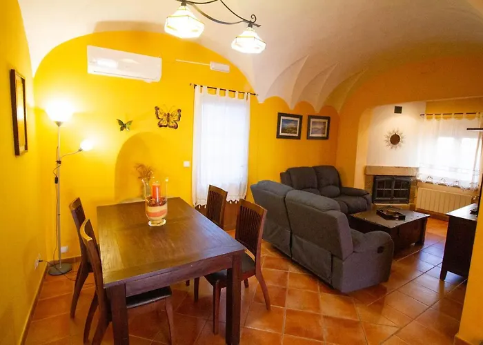 El Fuentarro Semesterbostad